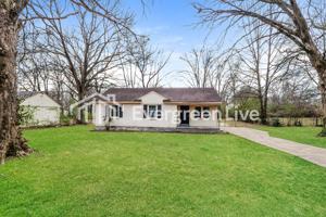 featured image of 401 Bonita Dr
