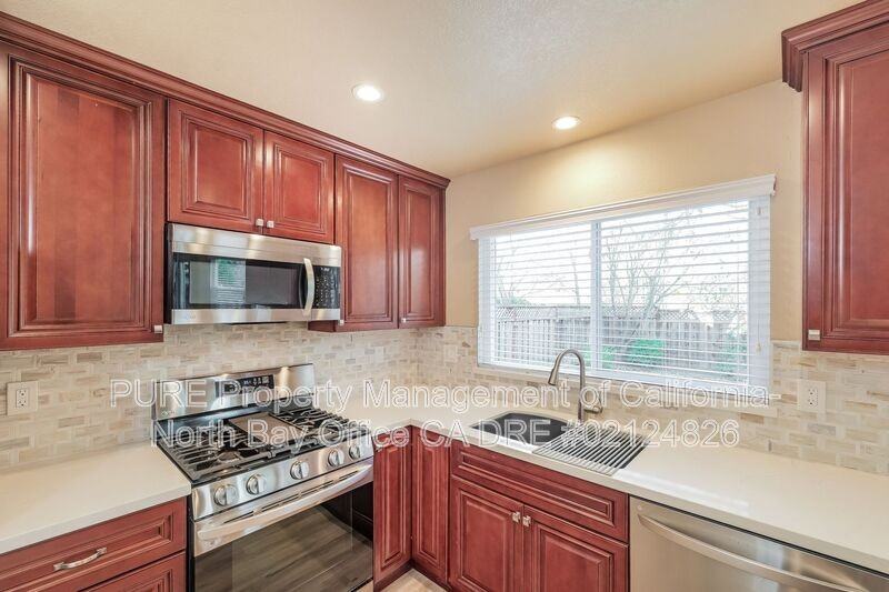 193 Presidential Cir - Photo 5 of 18