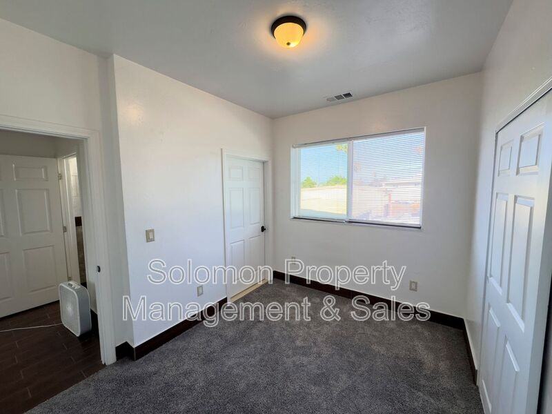 2030 Broadway - Photo 5 of 24