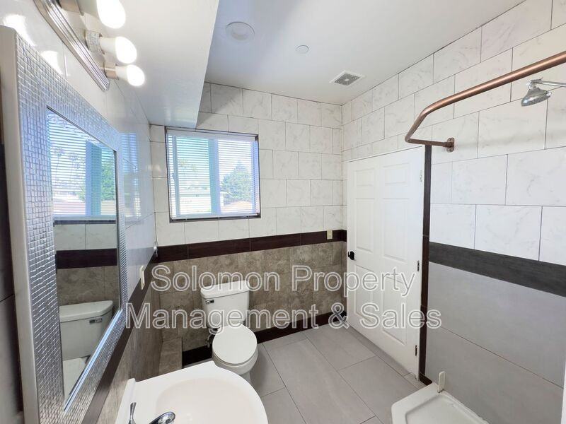 2030 Broadway - Photo 6 of 24