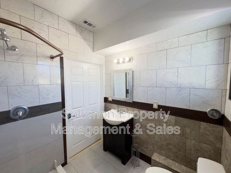 2030 Broadway - Photo 7 of 24