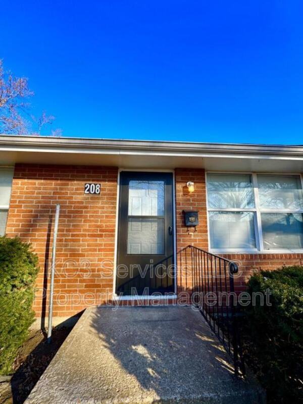 208 Sw 6th St - Photo 2 of 15