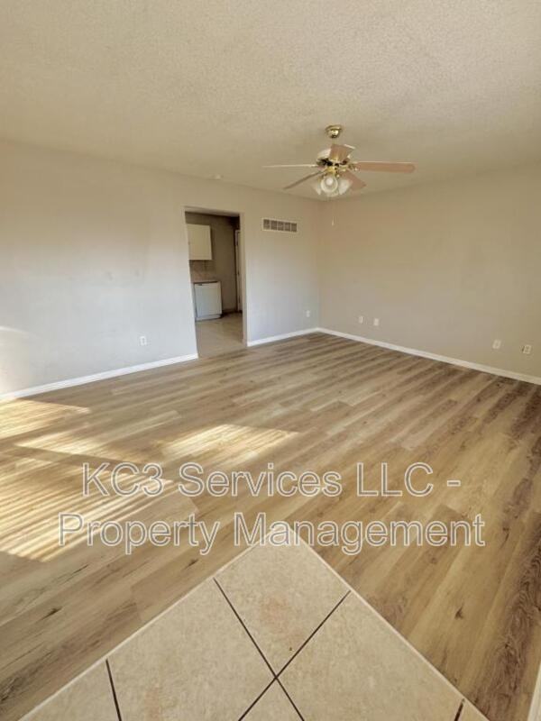 208 Sw 6th St - Photo 3 of 15