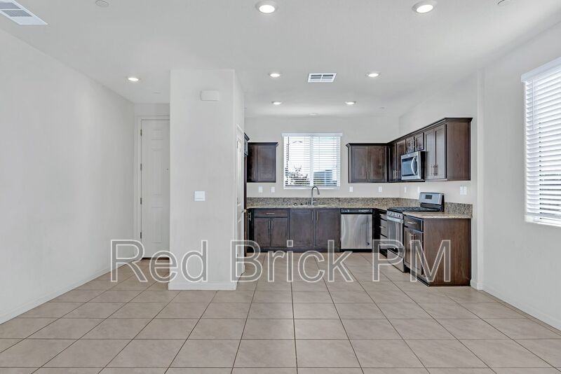 393 Sullivan Dr - Photo 4 of 28