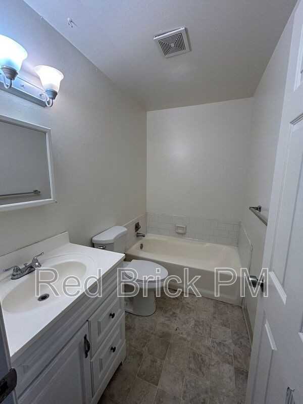 1302 Frankfort Ct - Photo 6 of 9