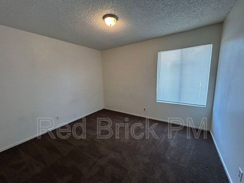 1302 Frankfort Ct - Photo 7 of 9