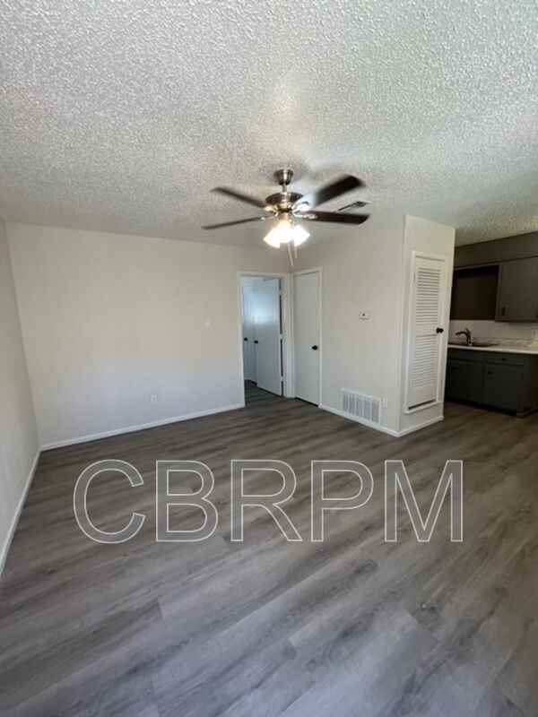 1103 52nd St #C - Photo 3 of 20