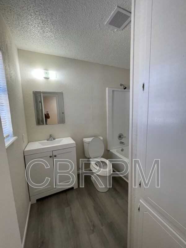 1103 52nd St #C - Photo 4 of 20