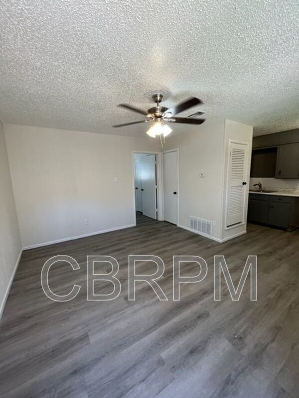 1105 52nd St #C - Photo 3 of 20