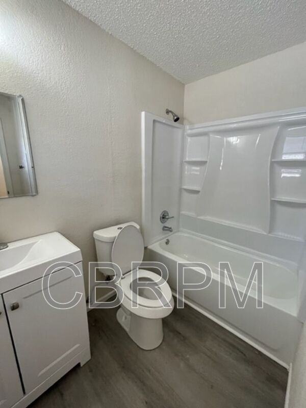 1105 52nd St #C - Photo 5 of 20