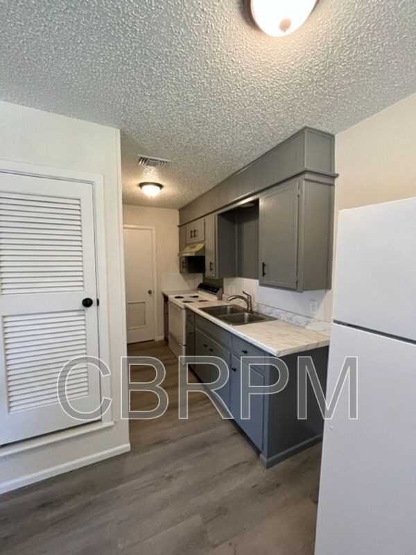 1105 52nd St #C - Photo 7 of 20