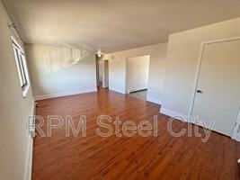 featured image of 924 E 5th St #924
