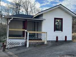 featured image of 7 Franklin Pl #1