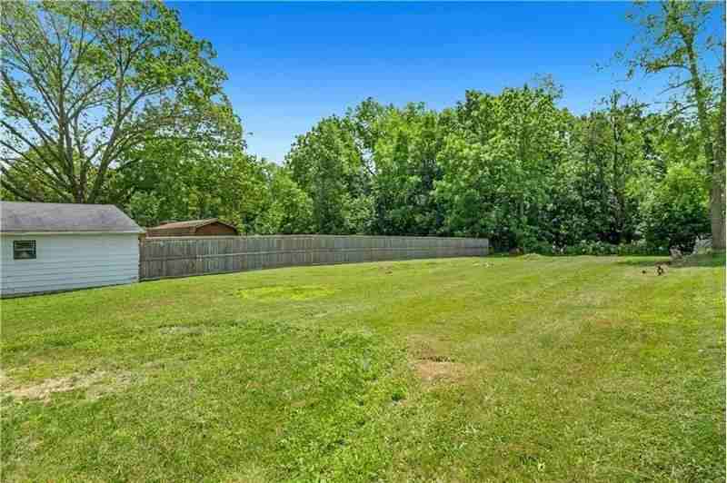 2332 Cooledge Ave - Photo 3 of 19