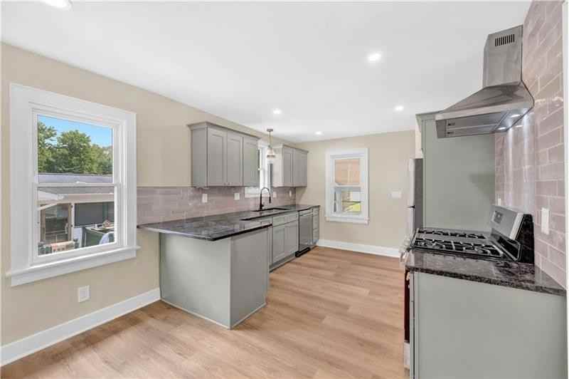 2332 Cooledge Ave - Photo 6 of 19