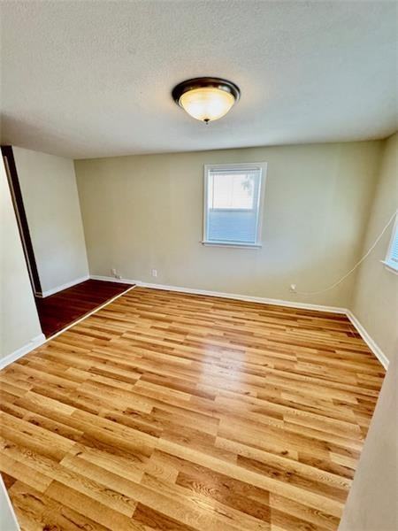 904 Sherman Ave - Photo 5 of 12