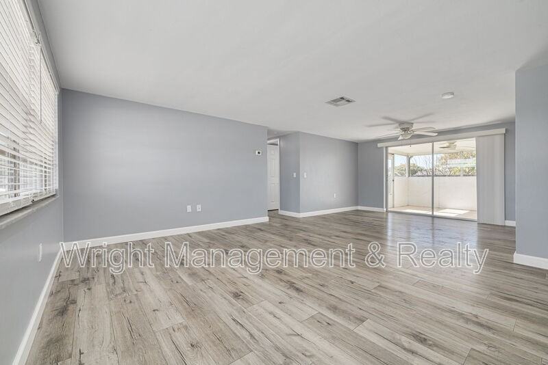 3233 Finch Dr - Photo 4 of 29