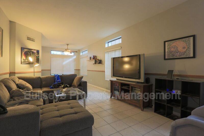 4566 W Shannon St - Photo 4 of 35