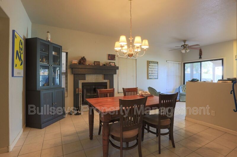 4566 W Shannon St - Photo 6 of 35