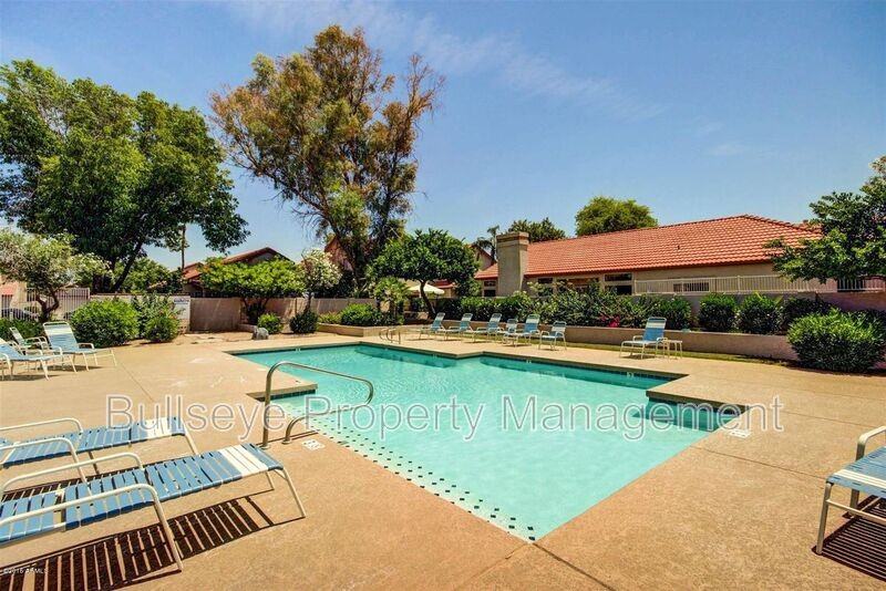 4566 W Shannon St - Photo 3 of 36