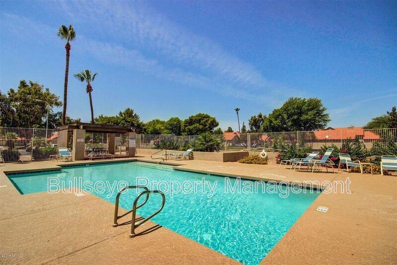 4566 W Shannon St - Photo 4 of 36