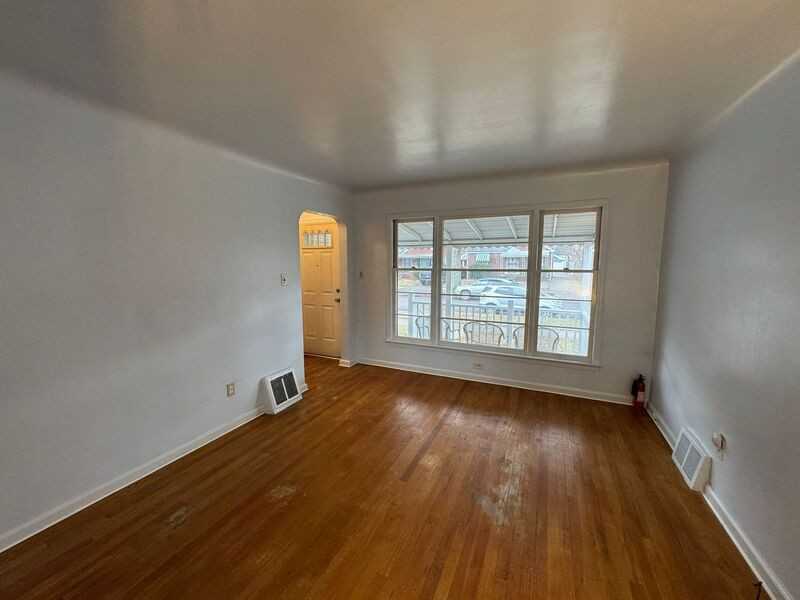 21029 Blackmar Ave - Photo 3 of 16