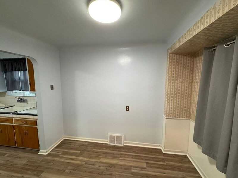 21029 Blackmar Ave - Photo 4 of 16