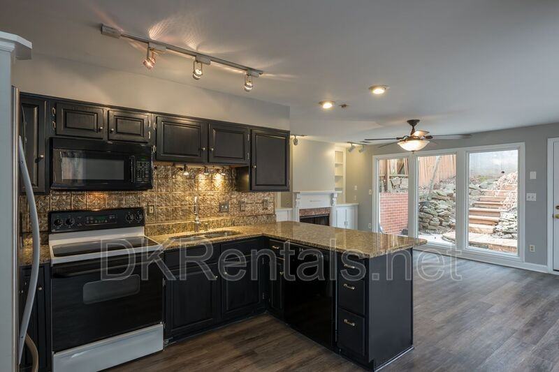 876 Argonne Ave Ne - Photo 5 of 27