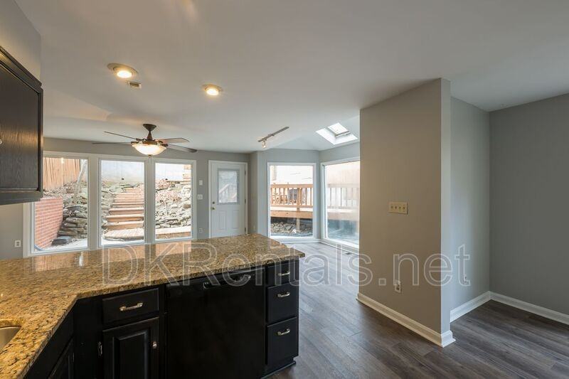 876 Argonne Ave Ne - Photo 7 of 27