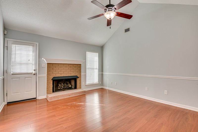 3882 Villa Ln - Photo 6 of 35