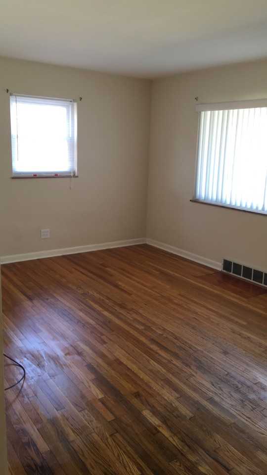 5585 Green Acres Ct - Photo 2 of 8