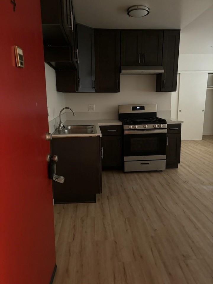 1127 W 252nd St - Photo 3 of 41