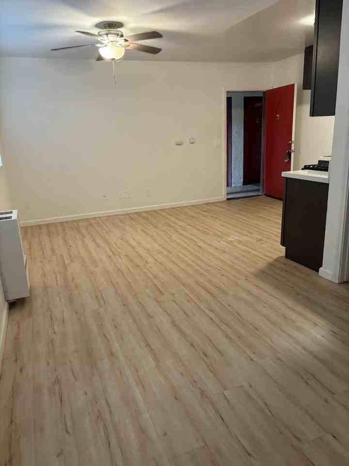 1127 W 252nd St - Photo 6 of 41