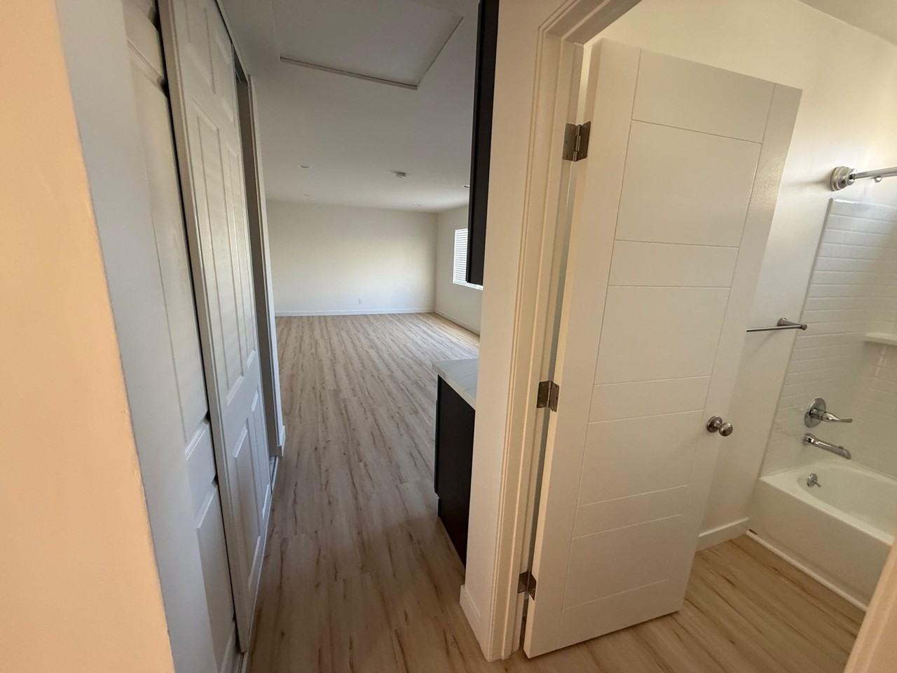 1127 W 252nd St - Photo 7 of 41