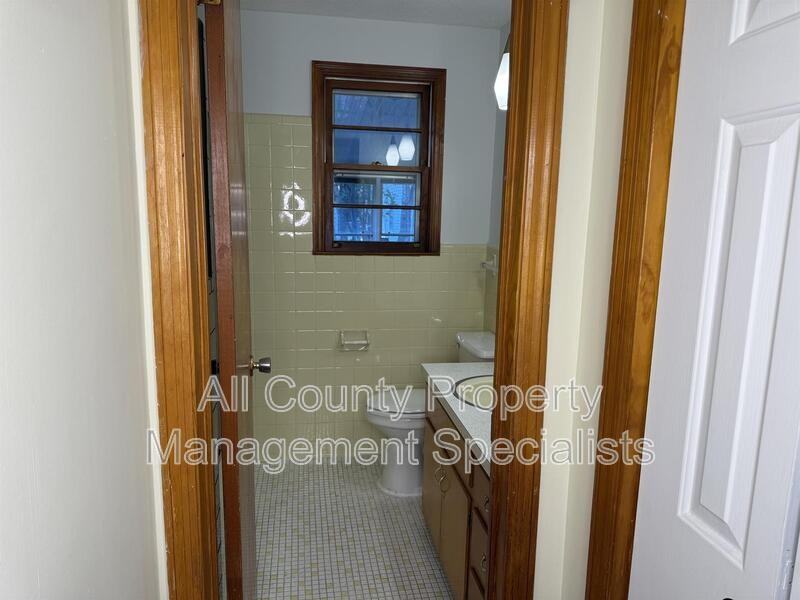 108 Oak Ln - Photo 7 of 14