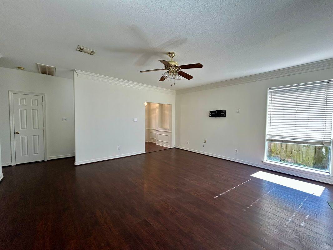 1419 Miller Ave - Photo 3 of 13