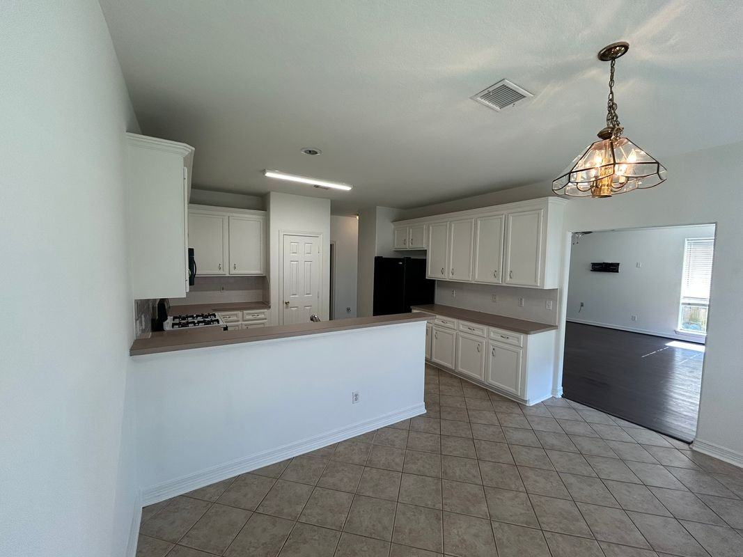 1419 Miller Ave - Photo 5 of 13