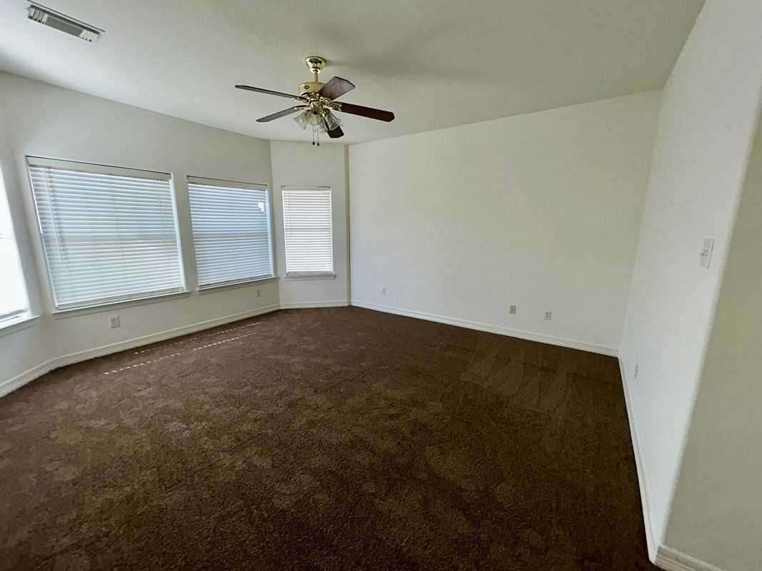 1419 Miller Ave - Photo 7 of 13