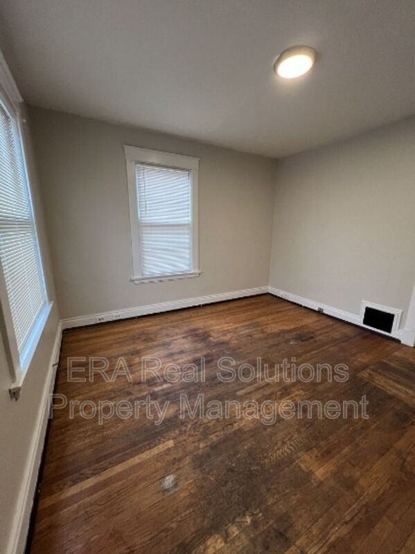 2710 Ruberg Ave #2R - Photo 4 of 8