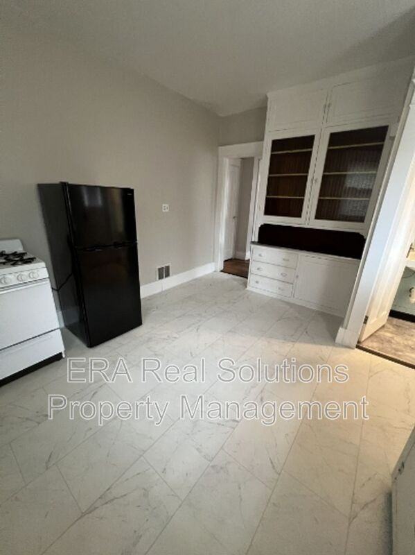 2710 Ruberg Ave #2R - Photo 7 of 8