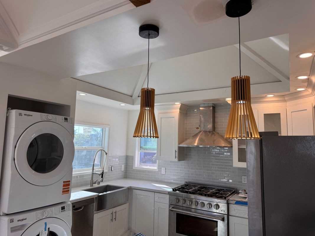 3943 Ingraham St - Photo 2 of 14