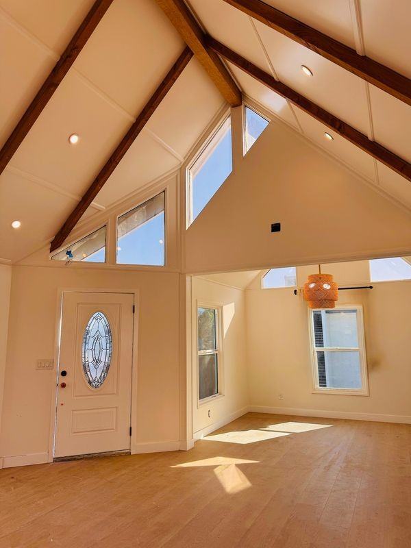 3943 Ingraham St - Photo 4 of 14