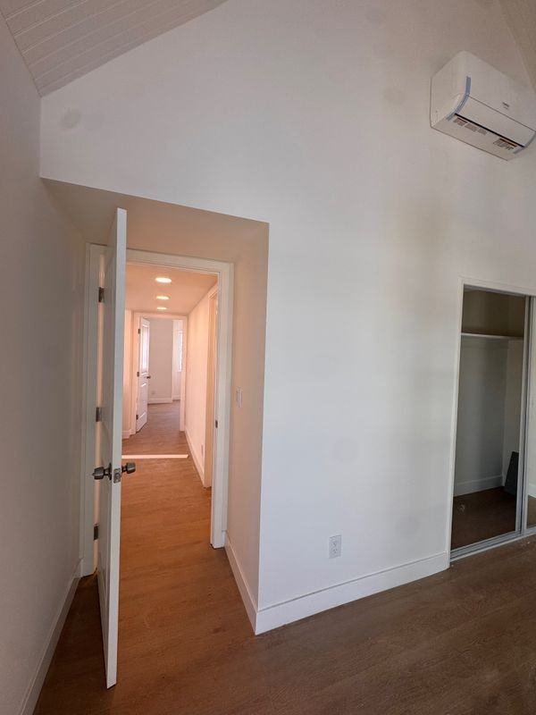 3943 Ingraham St - Photo 5 of 14