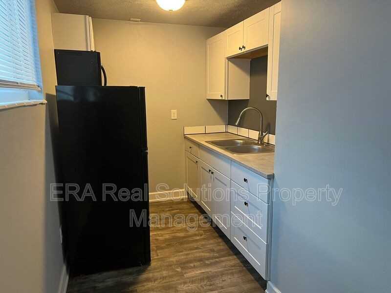 745 Oak St #1 - Photo 3 of 7