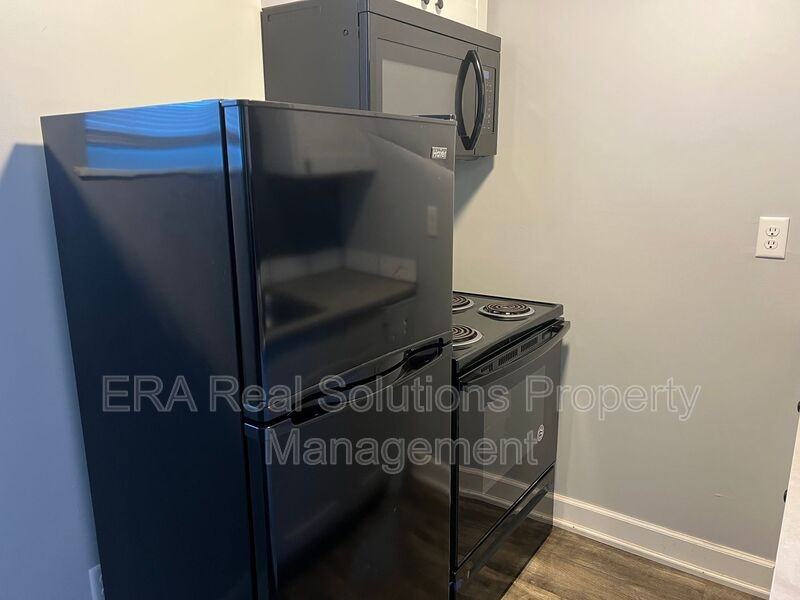 745 Oak St #1 - Photo 4 of 7