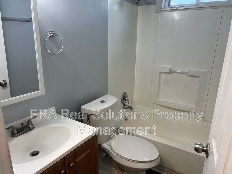 745 Oak St #1 - Photo 6 of 7