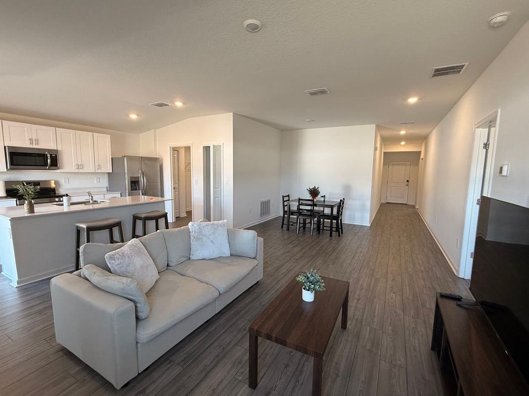 4813 Nw 11th St - Photo 3 of 17