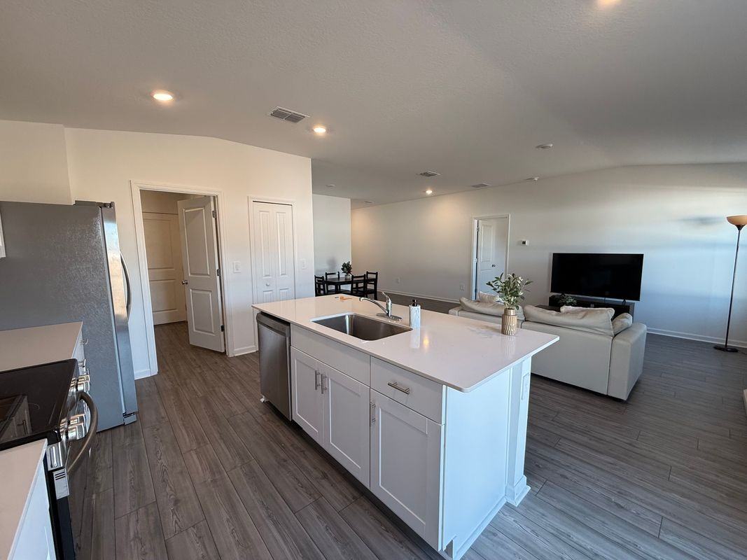 4813 Nw 11th St - Photo 5 of 17