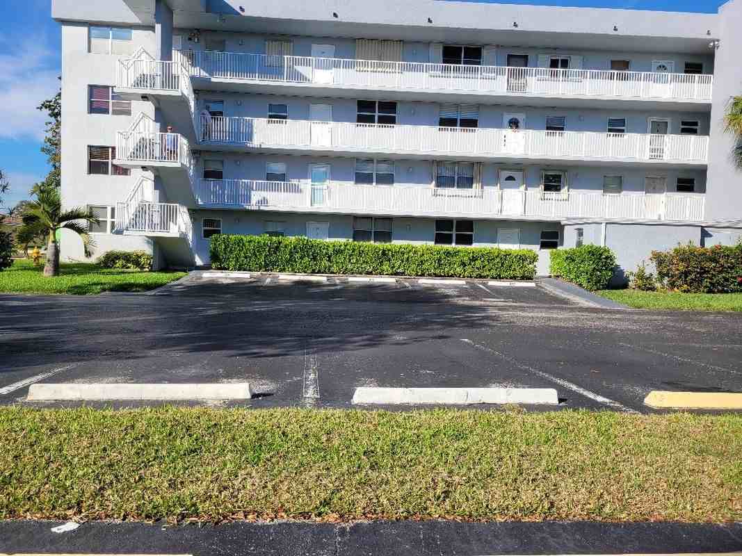 120 Royal Park Dr ##3b - Photo 2 of 15
