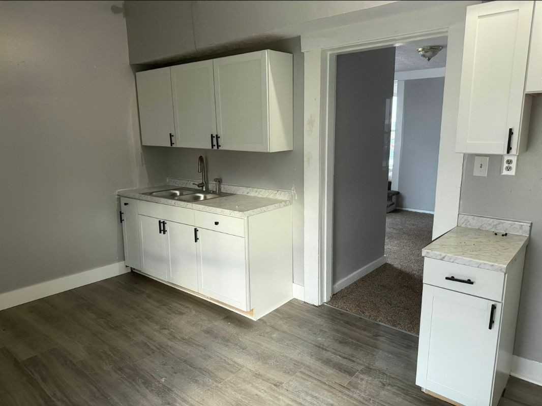 224 Park St - Photo 4 of 14